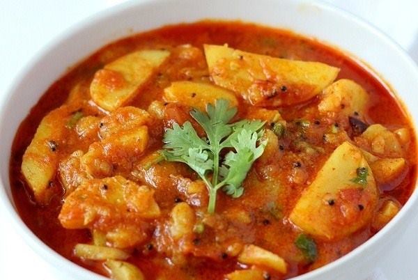 Rasawala Aloo /Patatas en Curry de Tomate